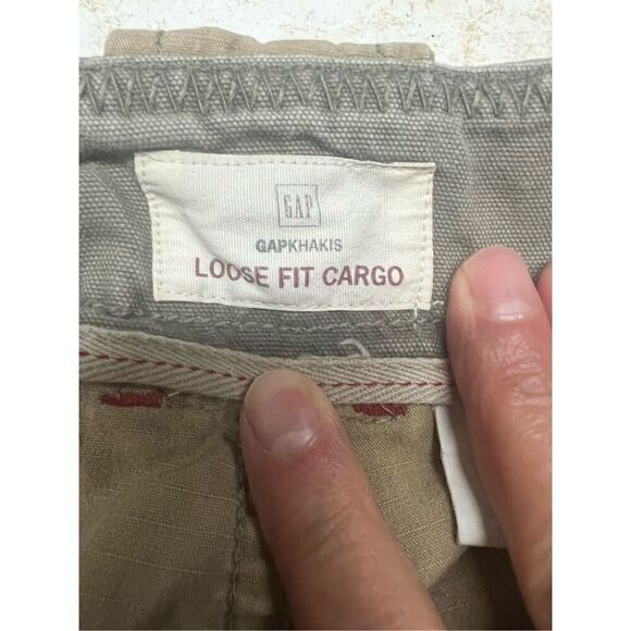 Gap Loose Fit Khaki Cargo Shorts Sz 38/11 - Picture 3 of 7